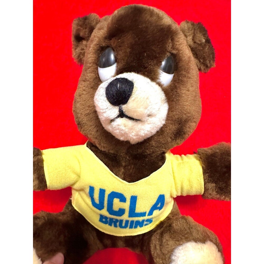 VINTAGE UCLA COLLEGE BRUINS BROWN PLUSH BEAR BY R. DAKIN 1976 BUDDY BEAR